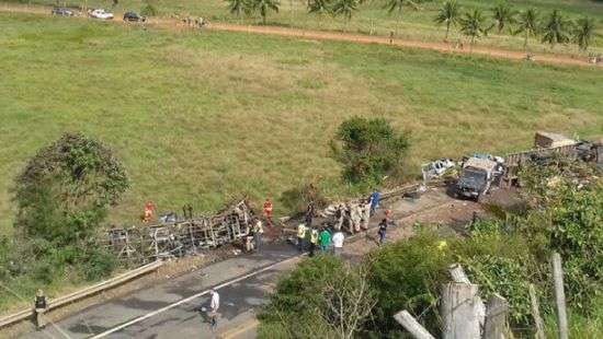 Более 20 человек погибли при столкновении автобуса с каретами скорой помощи