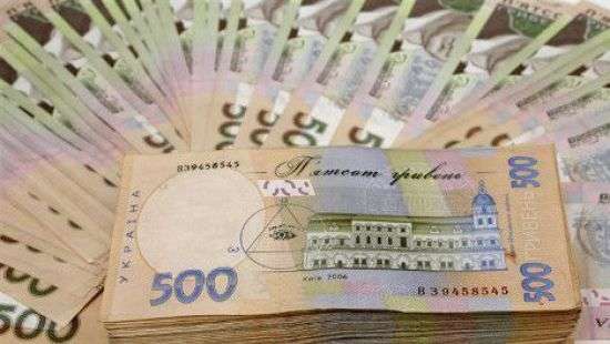 Луценко решил поднять зарплаты прокурорам на 40%