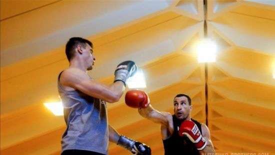 Украинский боксер успешно дебютировал на профессиональном ринге