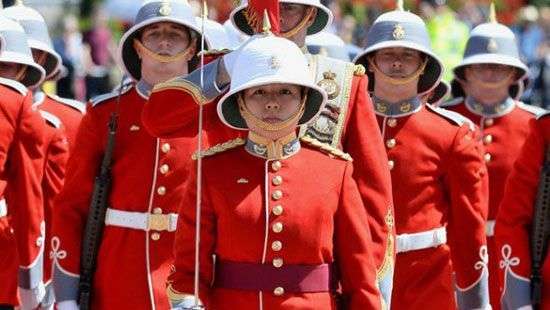 В Британии капитаном Королевской гвардии впервые стала женщина (фото)