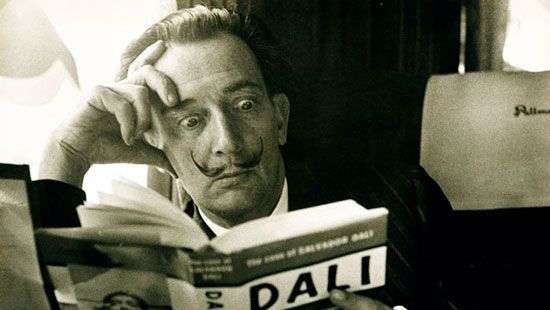 В Испании собираются достать из могилы тело Сальвадора Дали