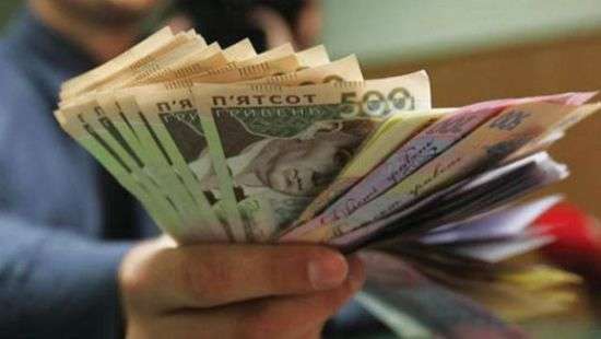 Зарплата чиновников выросла в 2,4 раза