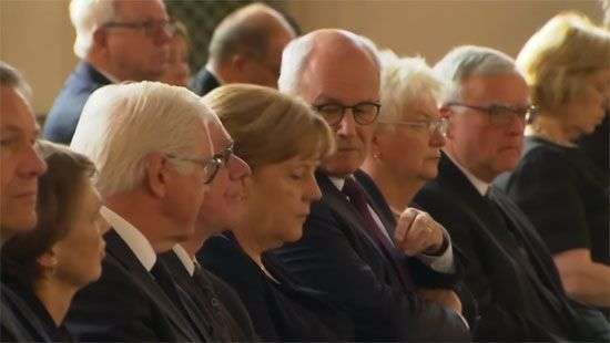 В Берлине началось прощание с канцлером, объединившим Германию (видео)