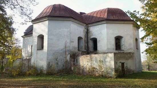 На Львовщине выставили на продажу костел (фото)