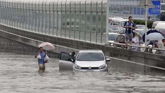В Китае жертвами наводнений стали 5 миллионов человек (видео)