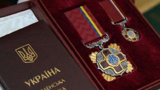 Стало известно, кто инициировал награждение Гереги и Атрошенко