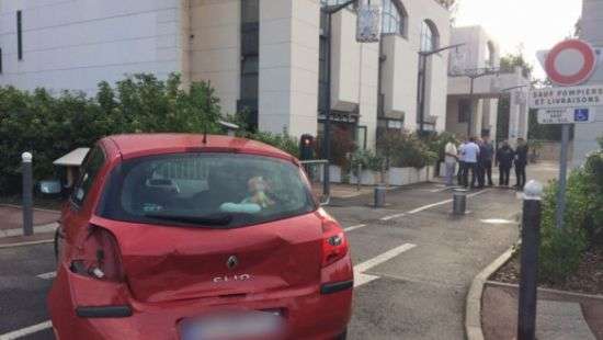 Француз на авто пытался протаранить мечеть, чтобы отомстить за теракты