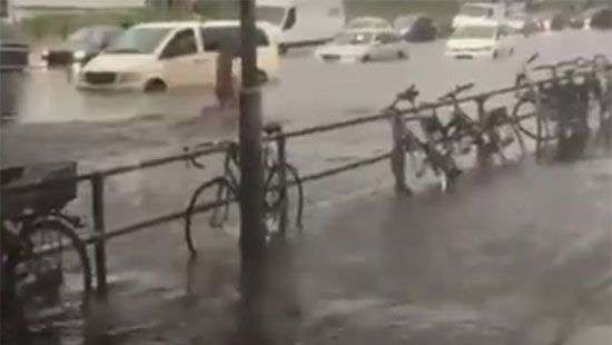 В Берлине из-за рекордных дождей ввели чрезвычайное положение (видео)