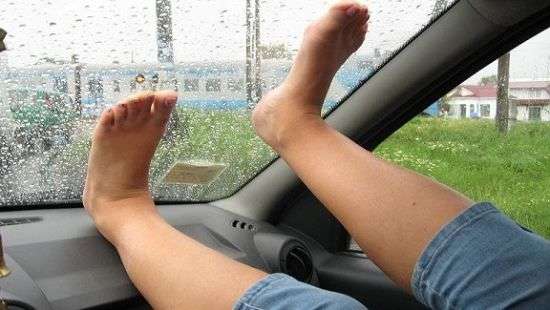 В Испании будут наказывать водителей за неправильную одежду