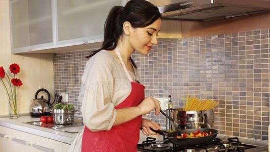 Почему женщинам нельзя готовить, рассказали специалисты