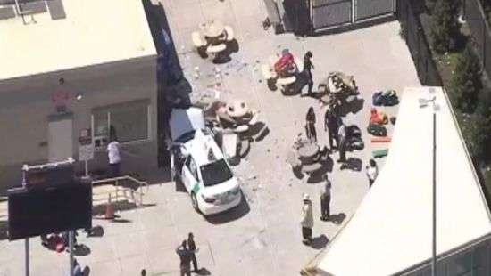 В Бостоне автомобиль въехал в толпу людей, пострадали 10 человек (фото/видео)