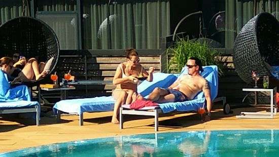 Глава «Укрзализныци» Балчун в рабочее время прохлаждался в бассейне с дамой  (фото)