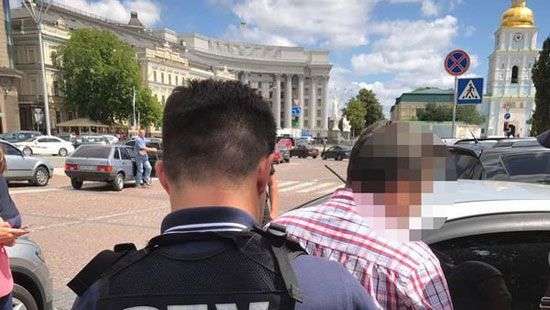 СБУ поймала на взятке крупного полицейского чина (фото)