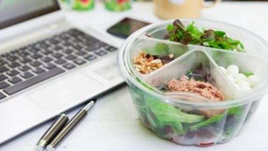 Эксперты назвали главные ошибки мешающие худеть на работе