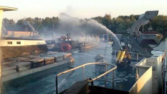 В Одесской области горело грузовое судно (фото)