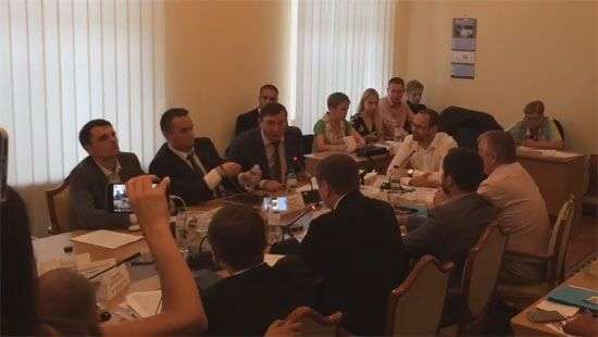 Прекратите это самоубийство: Луценко со скандалом ушел из Рады (видео)