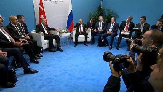 Стало известно, почему самолет Путина летел странным маршрутом