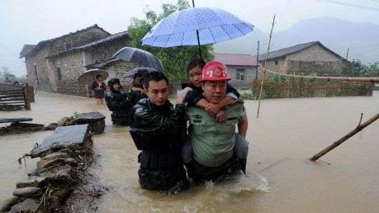 Наводнение в Китае унесло жизни более 80 человек