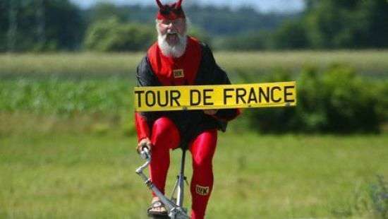 Колумбийский велогонщик победил на девятом этапе «Тур де Франс»