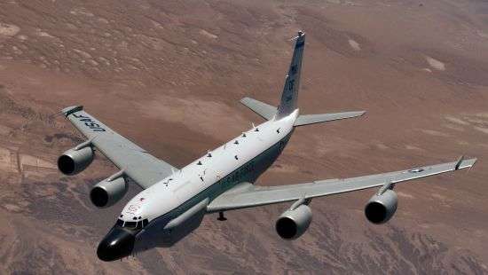 Над Балтикой самолет-разведчик НАТО опасно сблизился с пассажирским лайнером