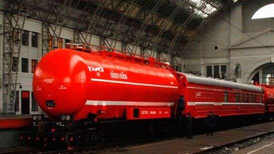 В Москве на борьбу с огнем в торговом центре бросили пожарный поезд (ВИДЕО)