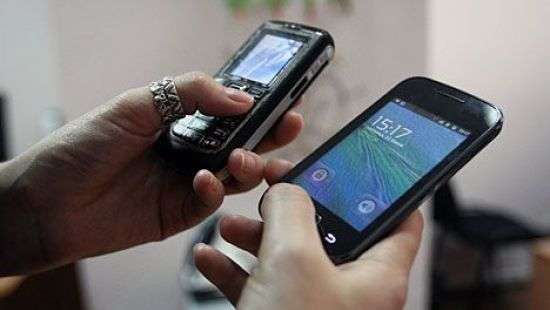 Основной причиной зависимости от смартфонов является скука