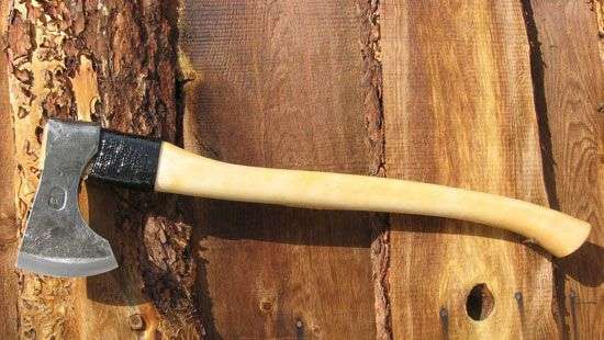 В США человек с топором требовал от диджеев поставить песню про топор