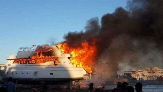В Египте загорелся прогулочный катер с туристами