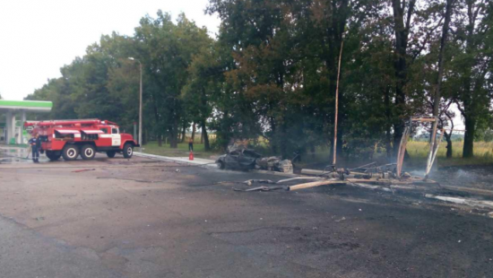 Под Киевом автомобиль протаранил газовую заправку, есть жертвы