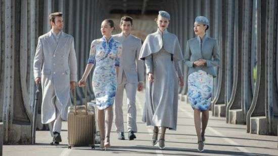 Китайские стюардессы будут щеголять в форме от-кутюр (фото)