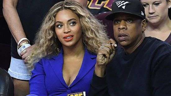 Бейонсе порадовала фанатов первым снимком новорожденных близнецов (ФОТО)