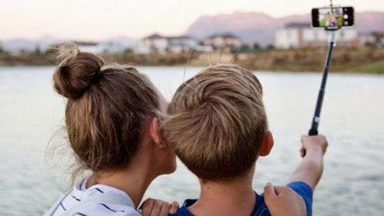 В Милане запретили палки для селфи и фейерверки