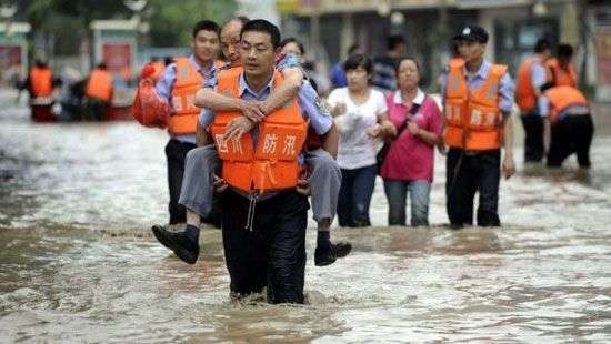 В Китае сильные ливни привели к гибели 8 человек