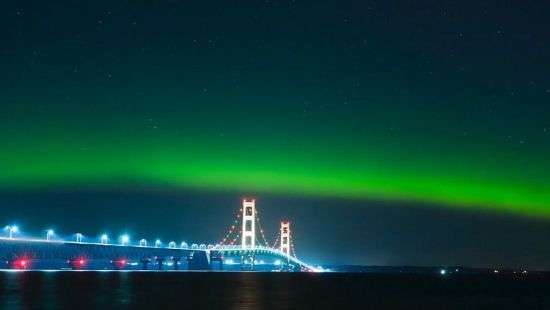 Из-за магнитной бури на Солнце на севере США наблюдали полярное сияние (видео)