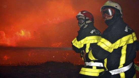 Французы вступили в схватку с лесными пожарами