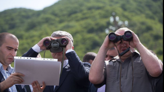 Порошенко рассматривал российских пограничников через бинокль (ФОТО)