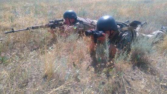 Пограничников учили стрелять и закладывать мины возле границы с Крымом (ФОТО)