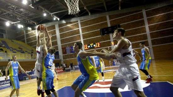 Сборная Украины потерпела разгромное поражение от сербов