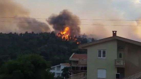 Черногории всем миром помогают тушить масштабный пожар