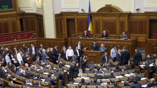 Стало известно, сколько нардепов хотят изменить конституцию