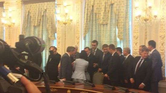 Украинский чиновник потерял сознание на выступлении Лукашенко (ФОТО)