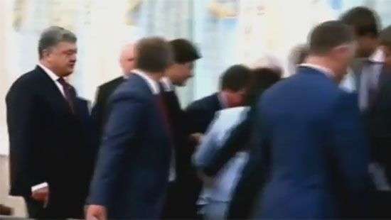 Появилось ВИДЕО инцидента с чиновником на выступлении Лукашенко