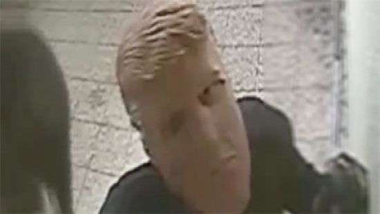 В Италии двое братьев в масках Трампа грабили банки (ВИДЕО)