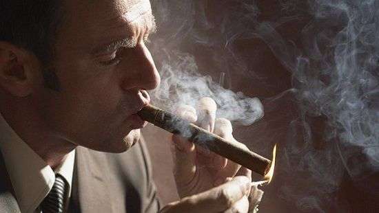 Почему мужчинам нужно отказаться от курения, рассказали врачи
