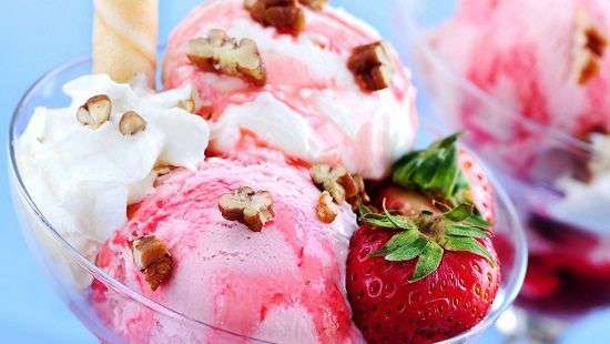 Врачи рассказали, почему стоит отказаться от мороженого в жару