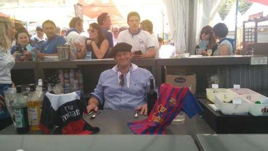 Мэр французского города публично съел крысу из-за проигранного пари (видео)