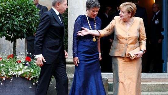 Меркель сменила брюки на юбку и сходила в оперу