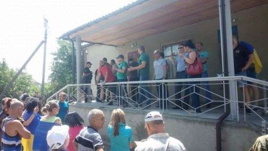 Под Одессой в здание суда кидали коктейлями Молотова