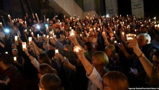 Еврокомиссия строго предупредила Польшу о санкциях