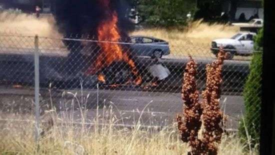 В США на автостраду упал небольшой самолет, есть погибшие